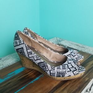 Life Stride soft black & white wedges size 7.5